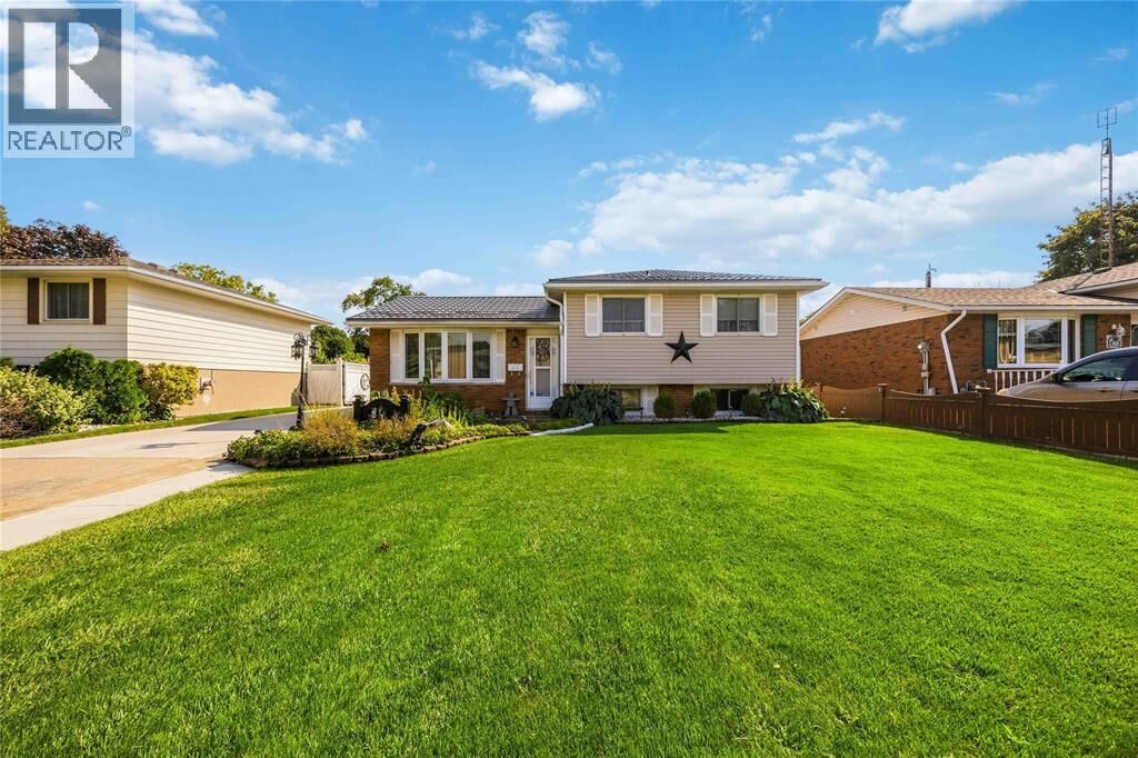 Property Photo:  819 Wellington Street  ON N7T 1J4 