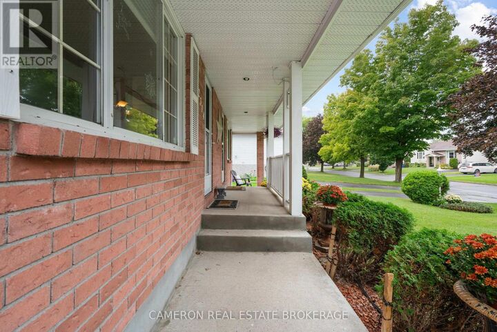 Property Photo:  2314 Emily Crescent  ON K6H 7H5 