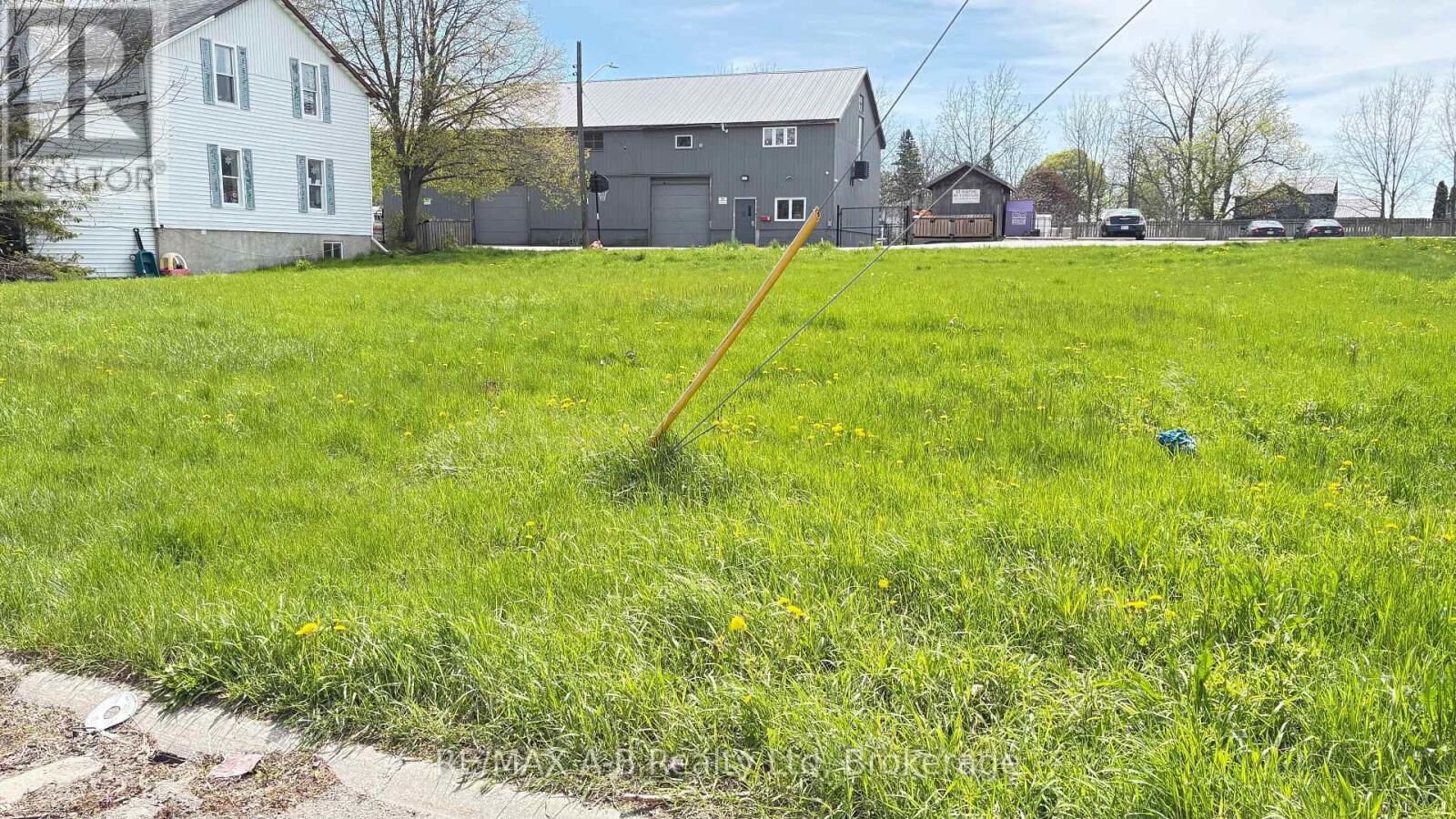 Property Photo:  8 Brydges Street  ON N3L 1K1 