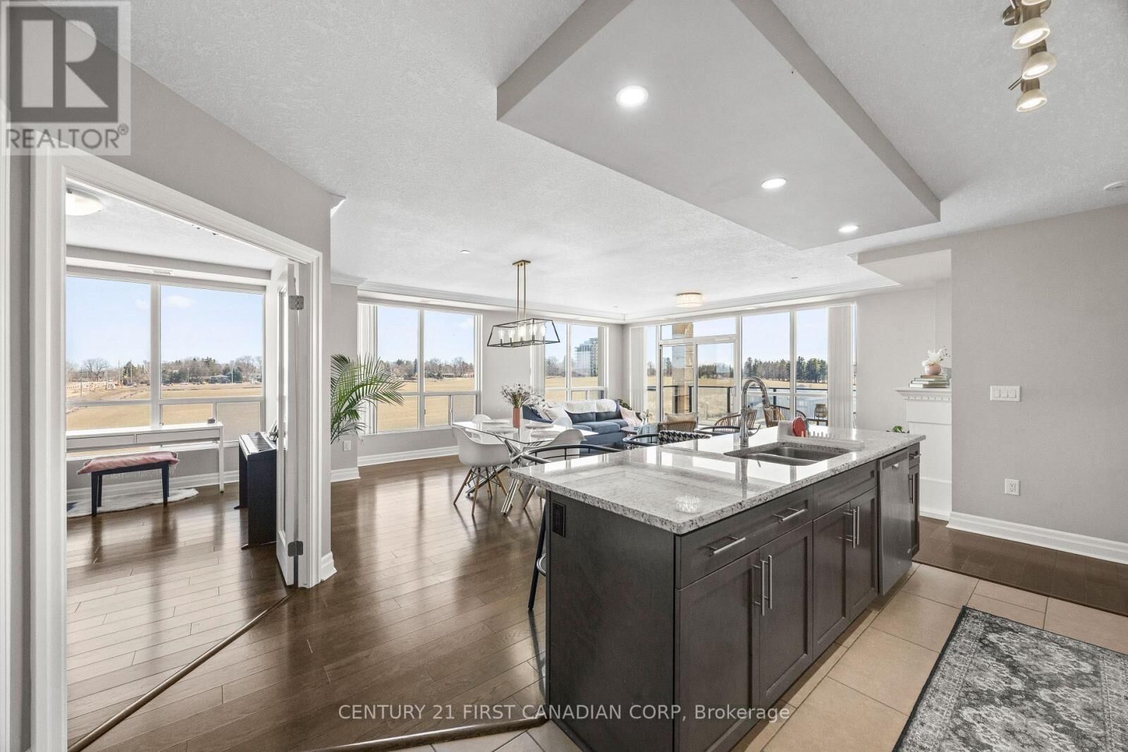 Property Photo:  240 Village Walk Boulevard 605  ON N6G 0P6 