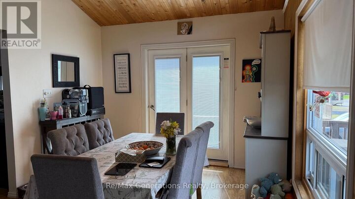 Property Photo:  37 Southridge Crescent North  ON P0T 2W0 
