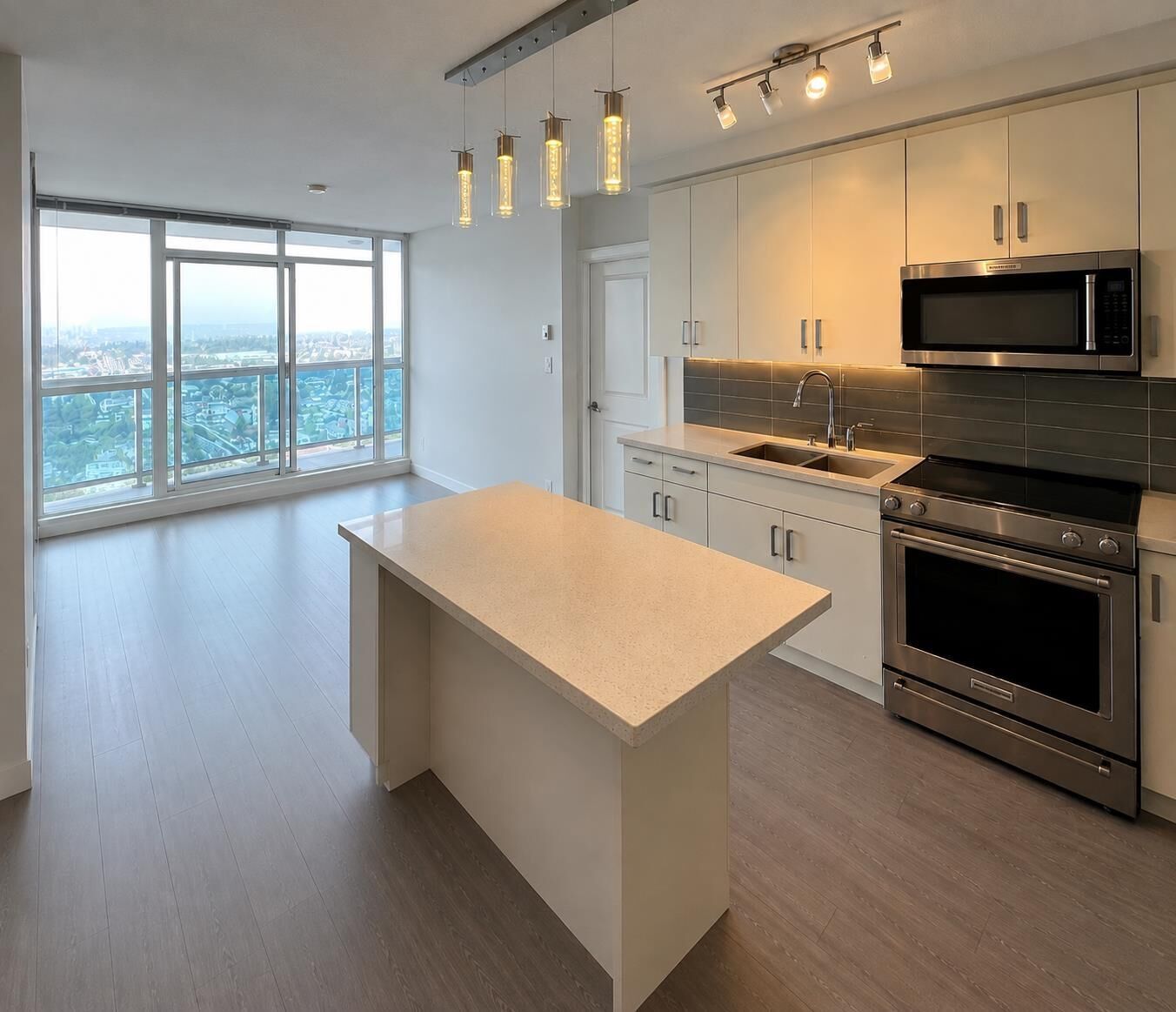 Property Photo:  11967 80 Avenue 3305  BC V4C 0E2 