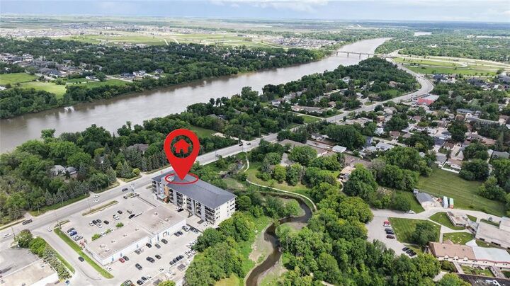 Photo de la propriété:  2033 Henderson Highway  MB R2G 1P7 