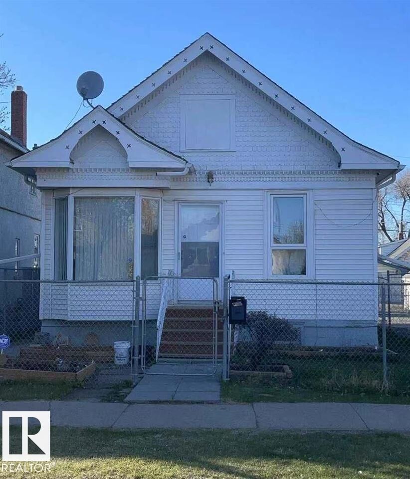 Property Photo:  9332 106A Avenue NW  AB T5H 0S7 