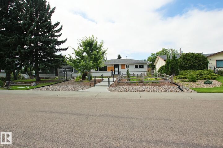 Photo de la propriété: 5712 113B Street NW AB T6H 3L3