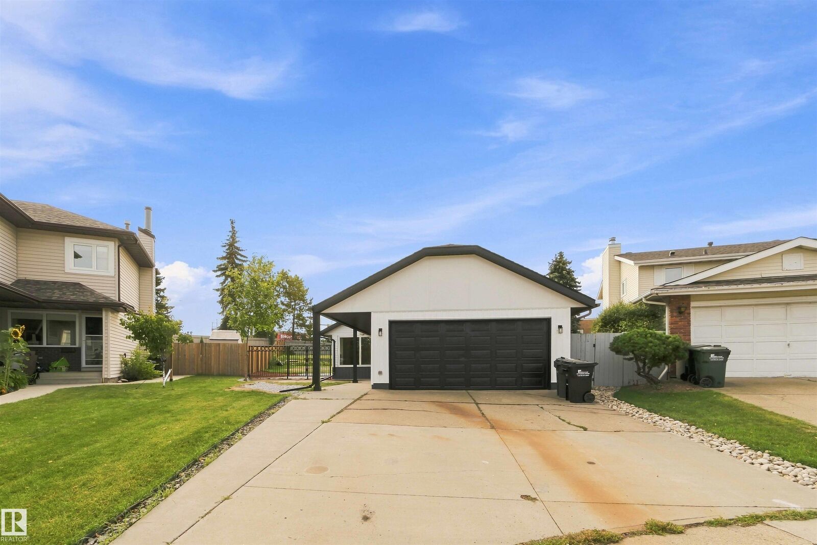 Property Photo:  43 Ventnor Place  AB T8A 4W8 