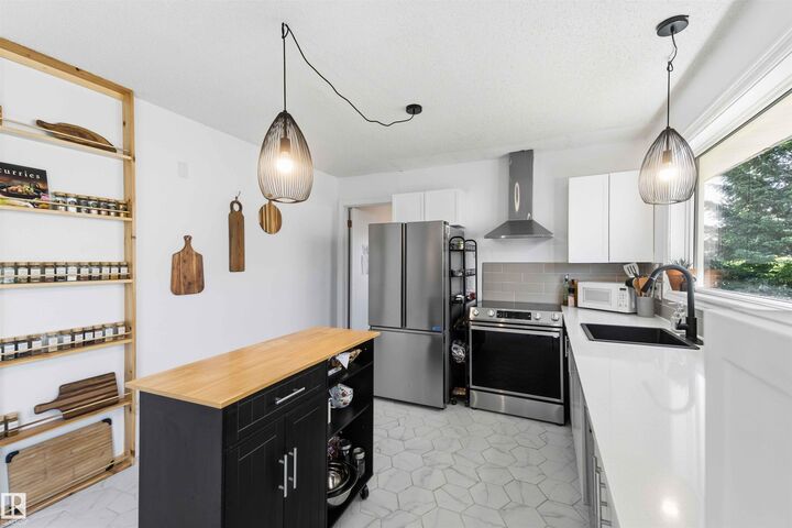 Property Photo:  4335 53 Avenue  AB T0B 4J0 