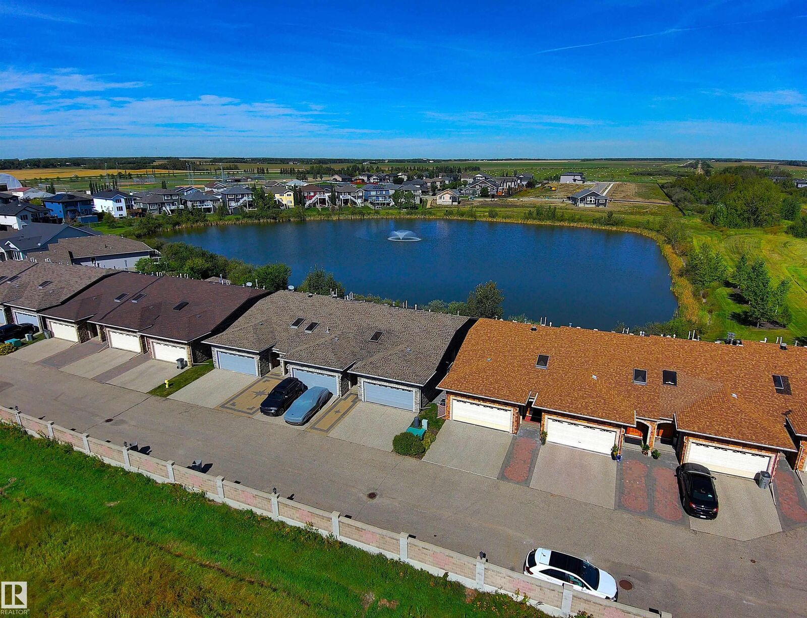 Property Photo:  10500 103 Avenue 10  AB T8R 0E7 