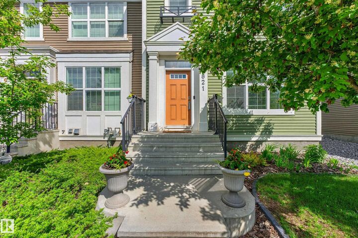 Property Photo:  2821 Maple Way NW  AB T6T 0Z7 