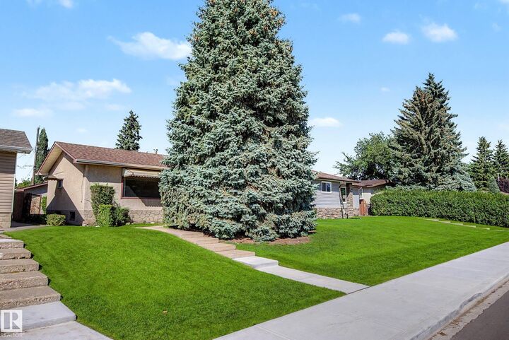 Property Photo:  6720 95 Avenue NW  AB T6B 1A8 