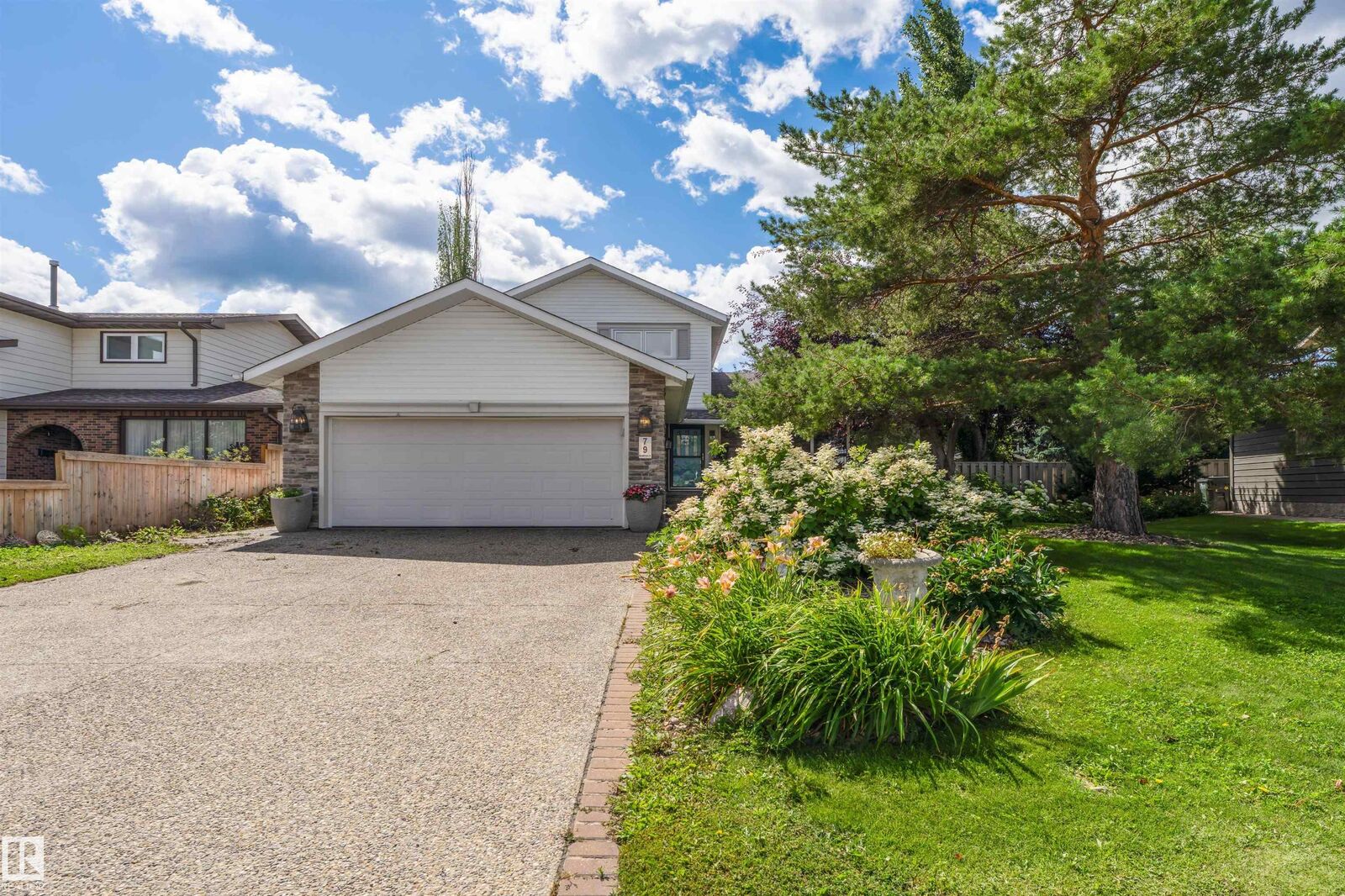Property Photo:  79 Woodstock Drive  AB T8A 4C2 