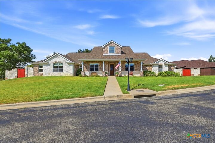 Property Photo: 1006 Shady Hollow Court TX 76559