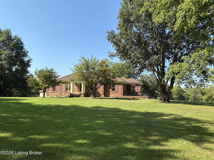 Property Photo: 2400 Sir Roberts Way KY 40245