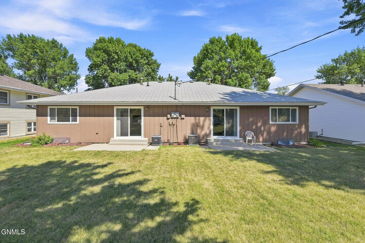 Property Photo:  507/509 Interstate Avenue E  ND 58503 