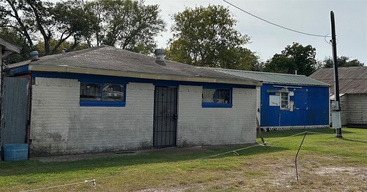 Property Photo: 908 Main Street TX 77514