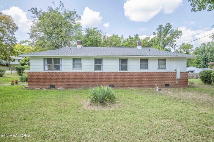 Property Photo: 237 S Dillard Ave TN 37830