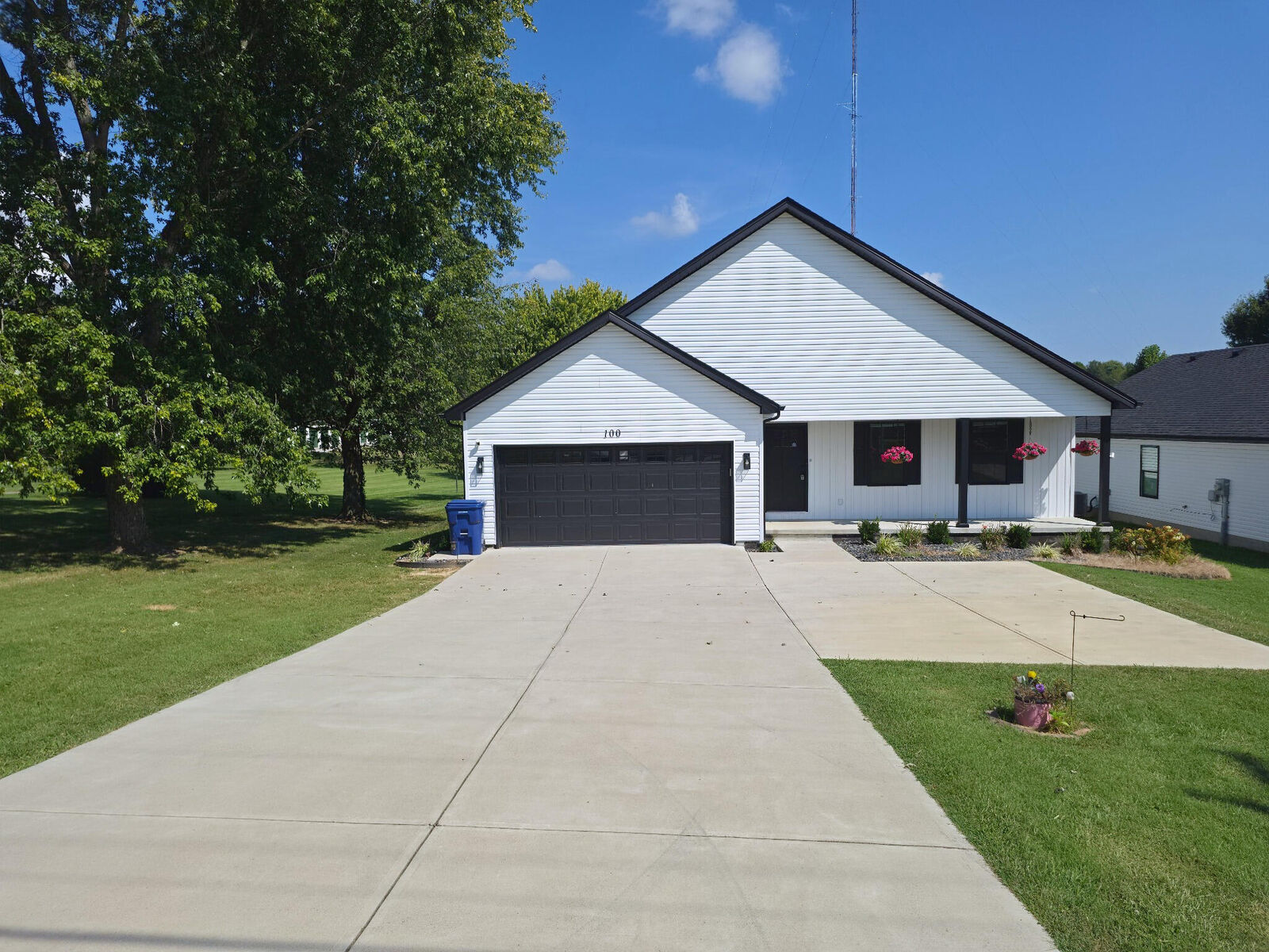 Property Photo:  100 Oak Leaf Lane  KY 42503 