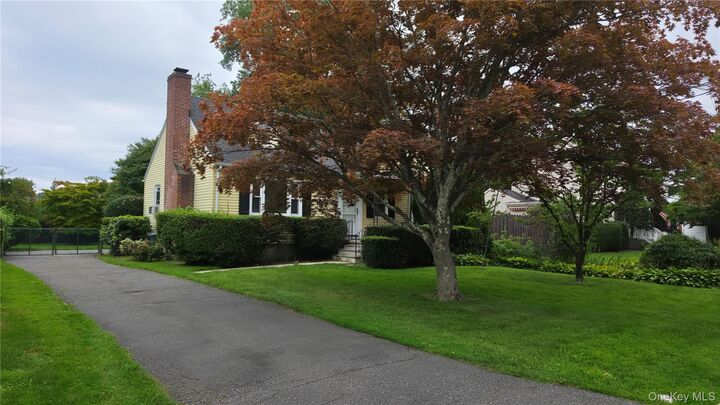 Property Photo:  27 Haines Boulevard  NY 10573 