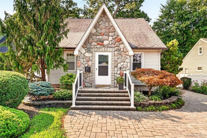 Property Photo:  15 W Palisades Avenue  NY 10954 