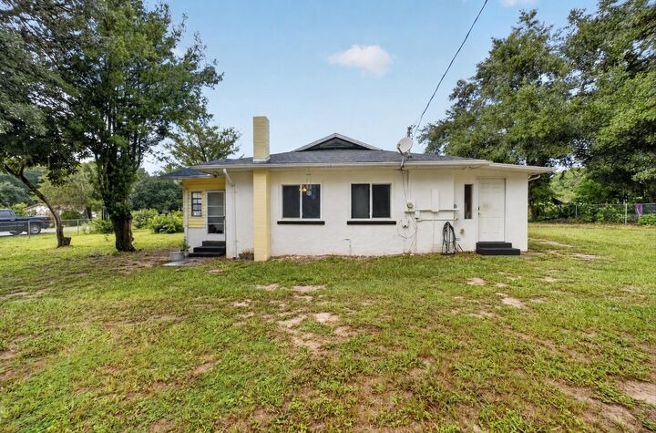 Property Photo:  11855 SE 141st Terrace  FL 32179 