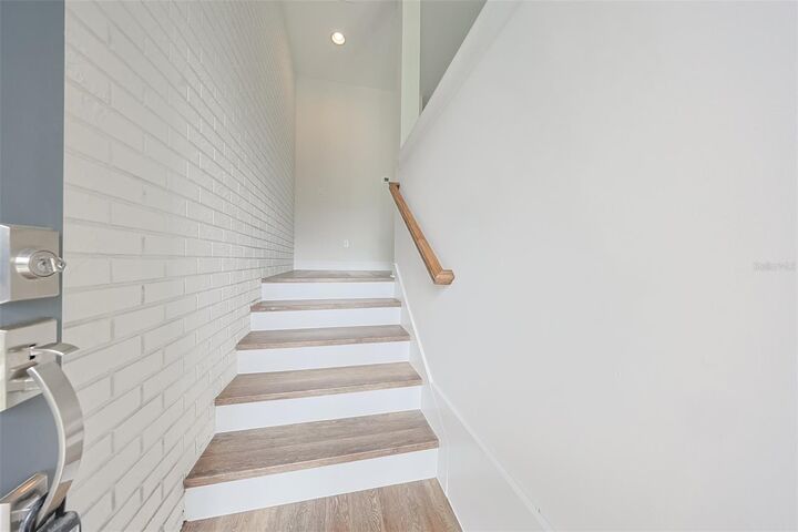 Property Photo: 203 Danube Avenue 1 FL 33606