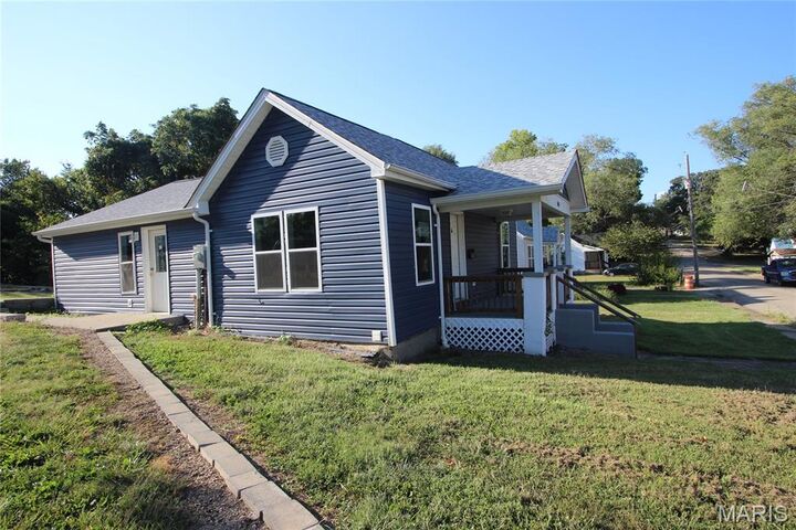 Property Photo: 103 N B Street MO 63628