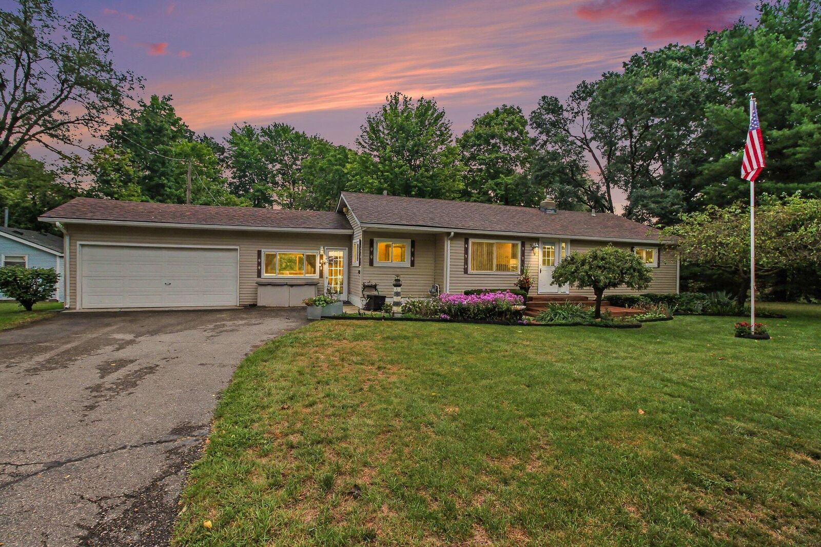 Property Photo: 3219 West Street MI 48380