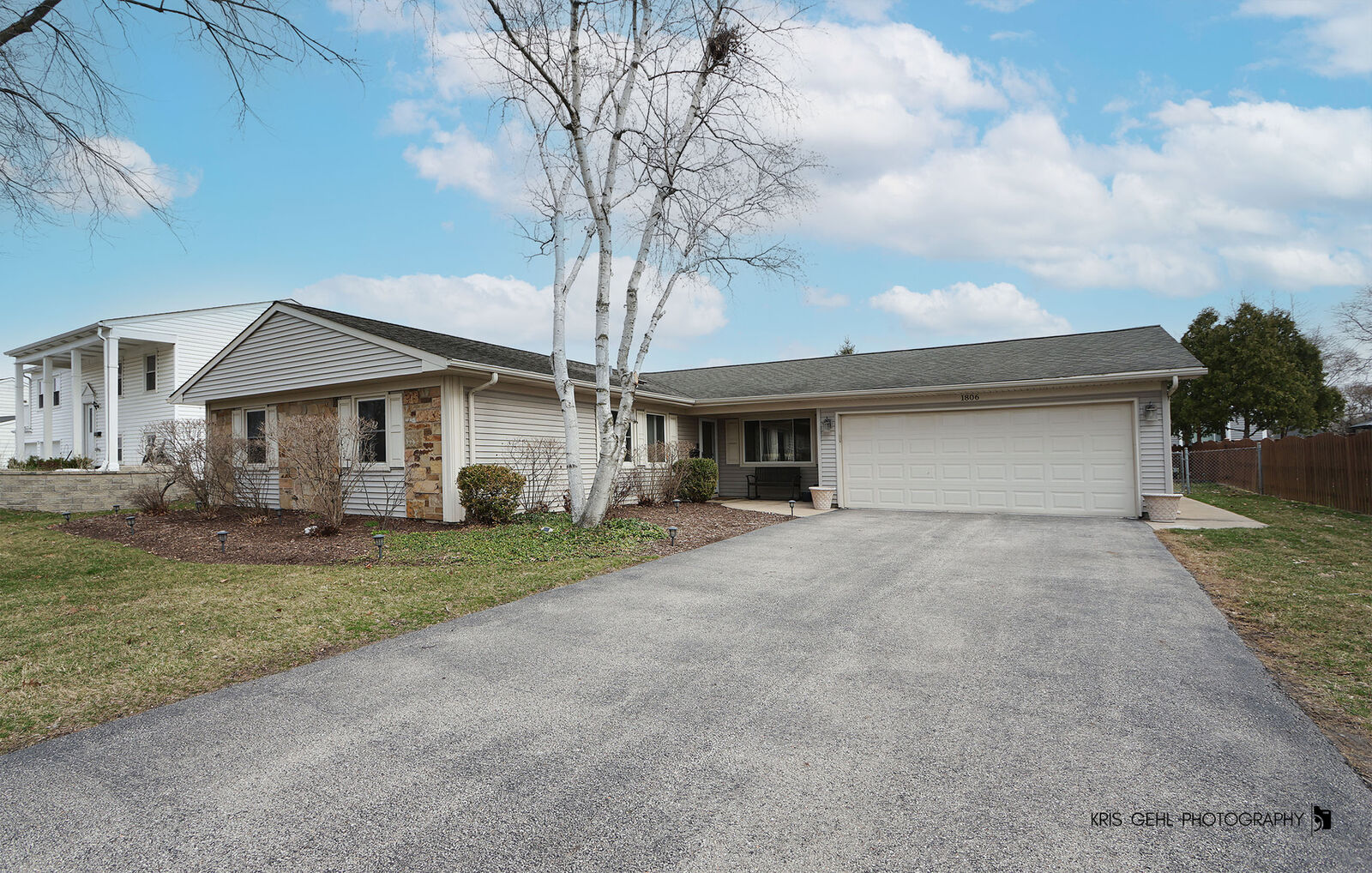 Property Photo: 1806 Portsmouth Lane IL 60194