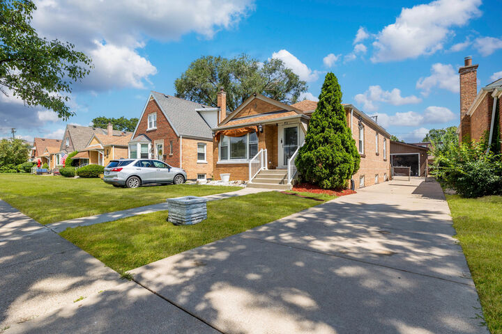 Property Photo:  9543 S Mozart Street  IL 60805 