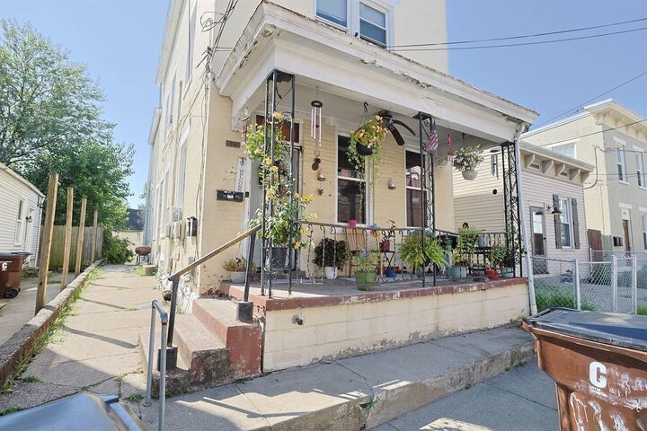 Property Photo: 627 W 11th Street KY 41011