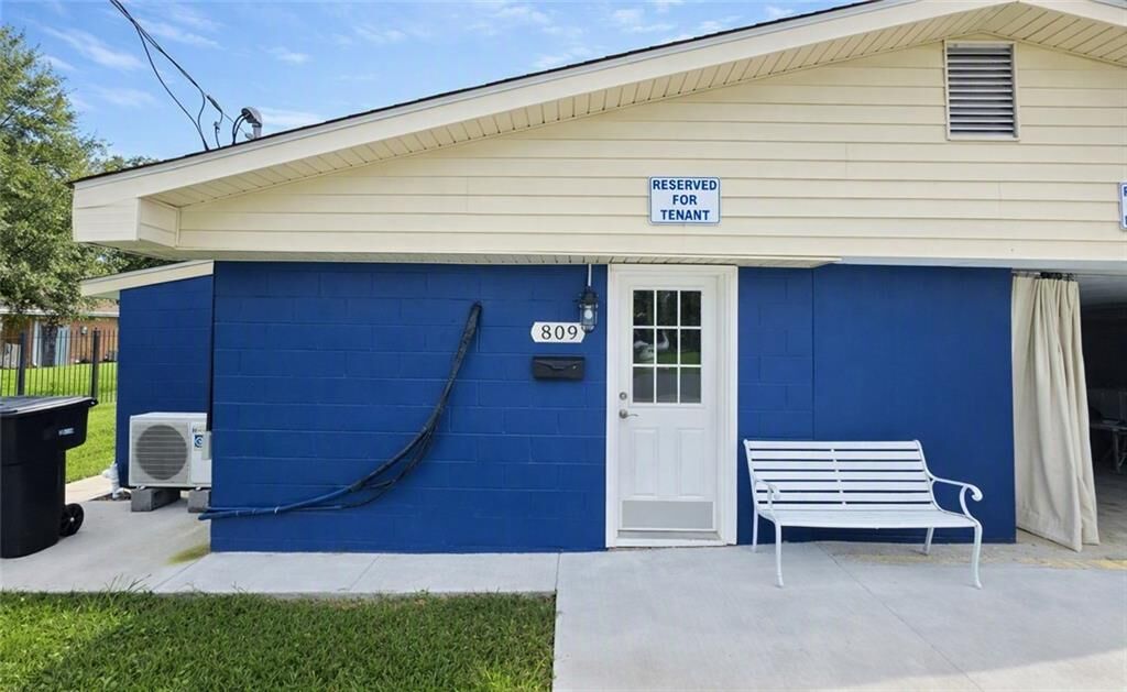 Property Photo:  809 Epsilon Street  LA 70037 