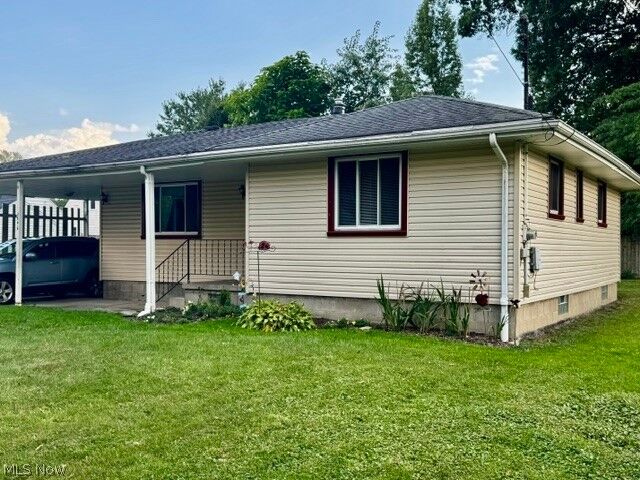 Property Photo: 2846 Catalpa Street SE OH 44483