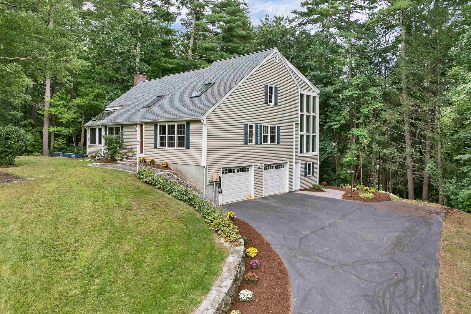 Property Photo:  38 Sharon Road  NH 03087 