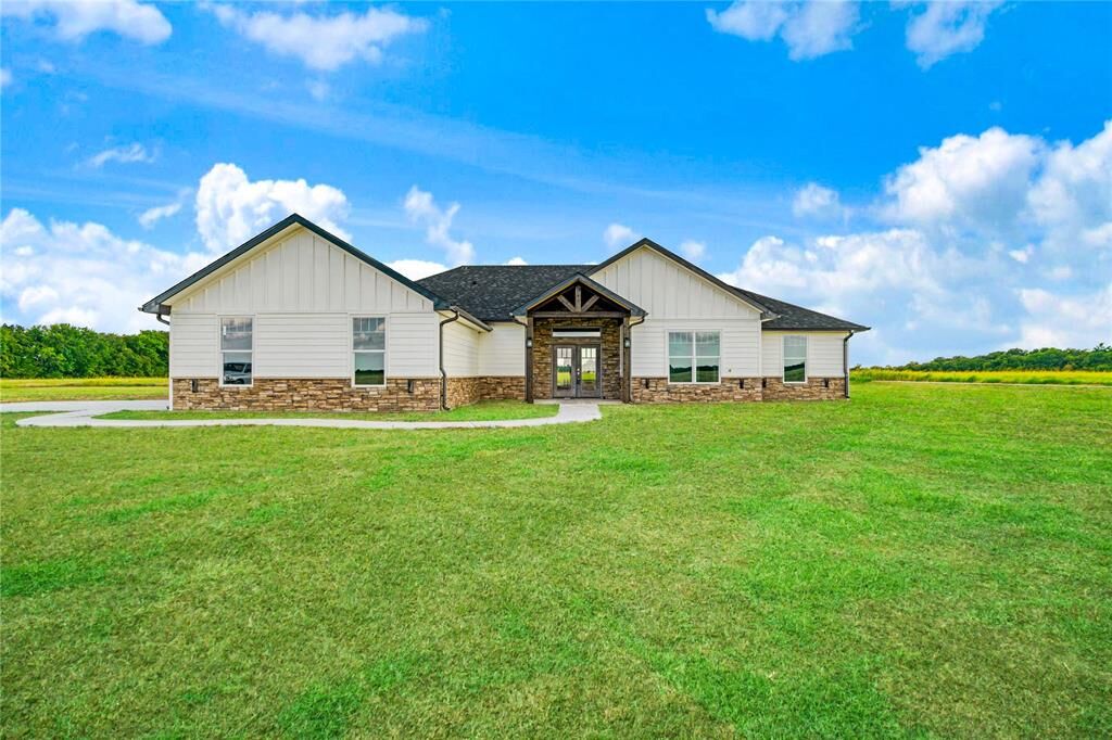 Property Photo: 451 County Road 26850 TX 75470