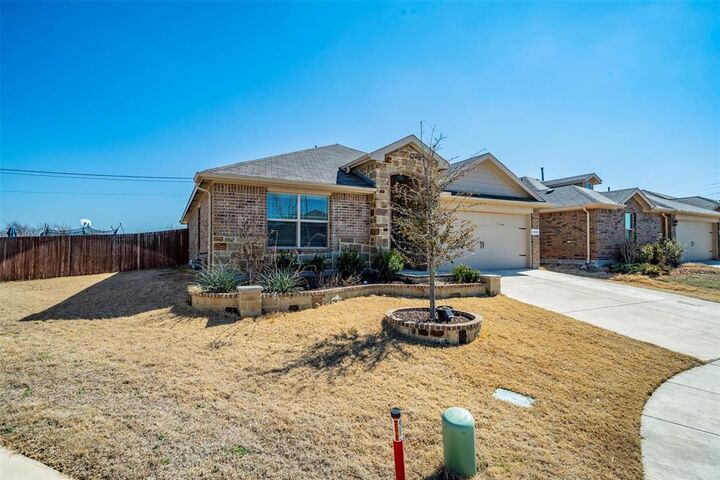 Property Photo: 8028 Muddy Creek Drive TX 76131