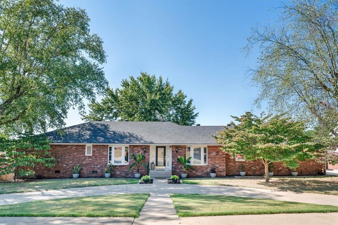 Property Photo:  501 Fairway Circle  AR 72764 