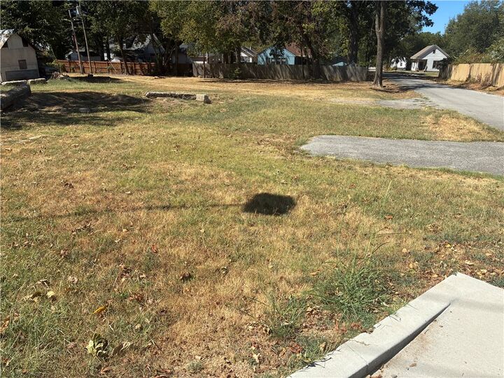 Property Photo:  602 Washington Street  AR 72761 