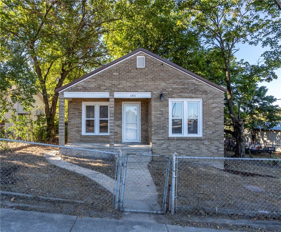 Property Photo:  185 E Roller Avenue  AR 72722 