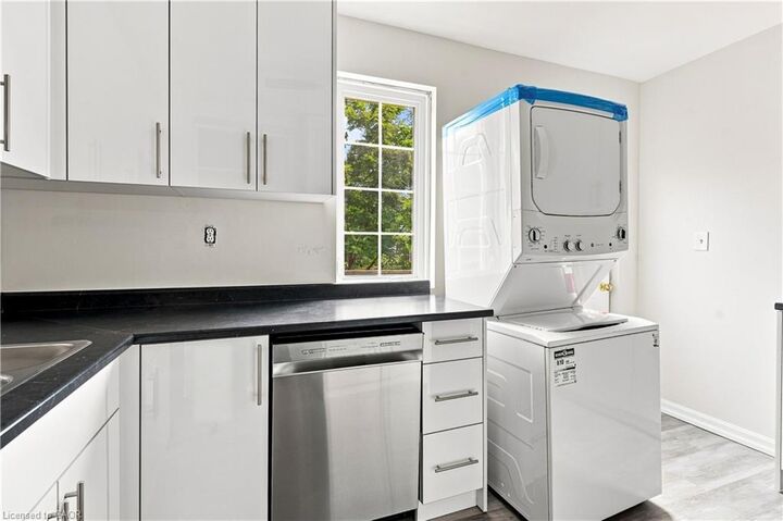 Property Photo:  256 Bay Street N  ON L8L 1M3 