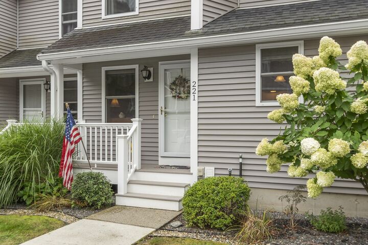 Property Photo:  221 Bayberry Hill Ln 221  MA 01453 