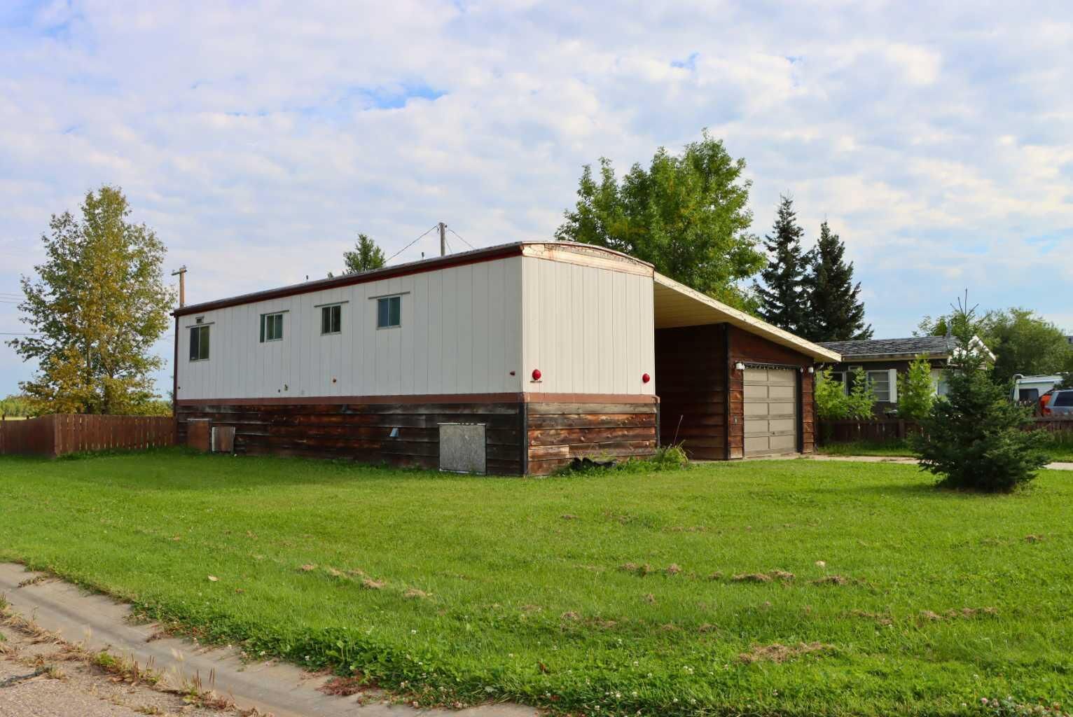 Property Photo:  5219 52 Avenue  AB T0H 3N0 