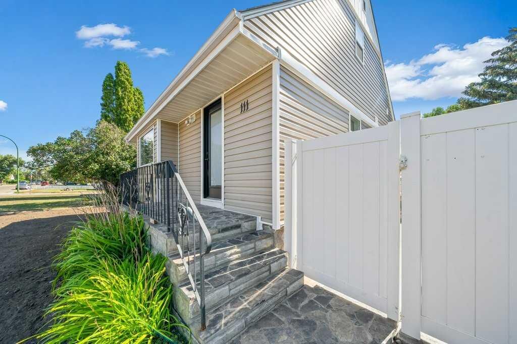 Property Photo:  111 10 Street SW  AB T1A 4R1 