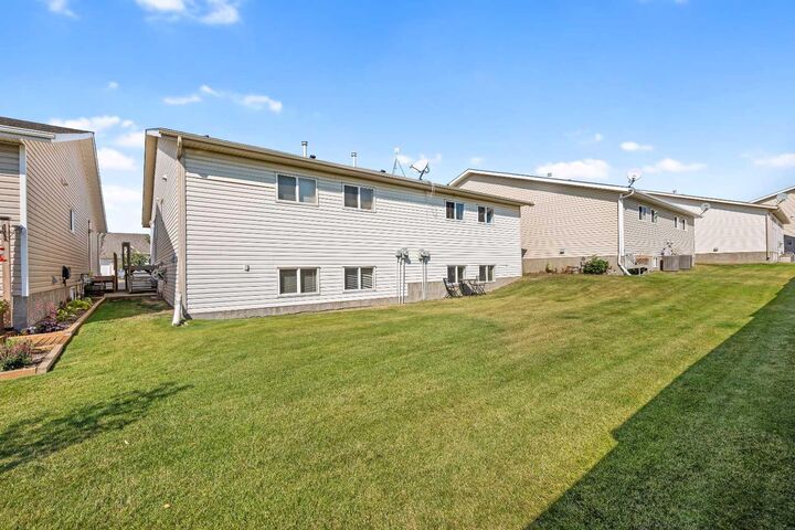 Property Photo:  5104 18 Street 20  AB T9V 0A8 