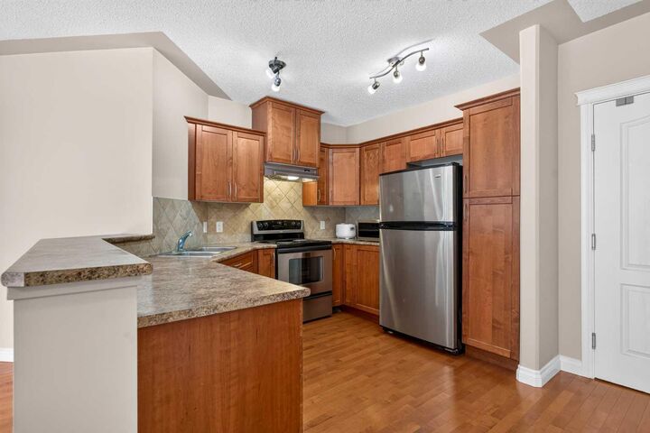 Property Photo:  30 Discovery Ridge Close SW 305  AB T3H 4Y3 