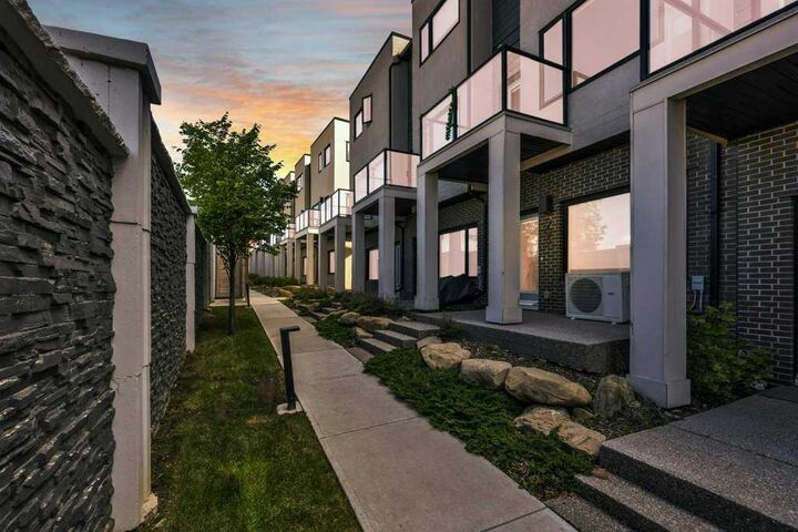 Property Photo: 218 Sherwood Square NW 903 AB T3R 0Y2