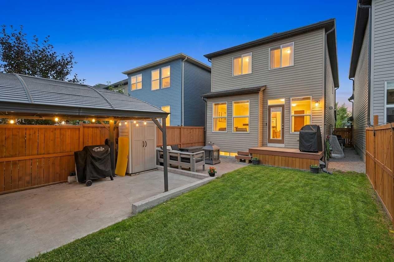 Property Photo:  50 Legacy Close SE  AB T0L 0X0 