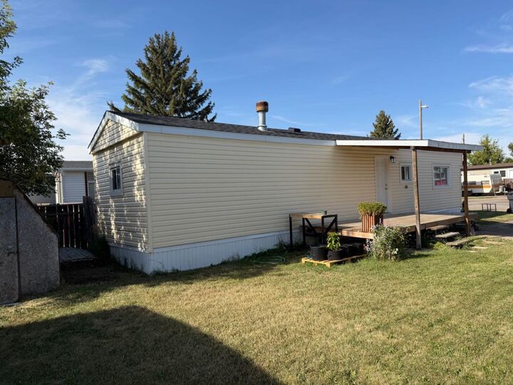 Property Photo:  5301 2 Street 58  AB T0L 0V0 