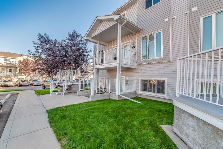 Property Photo:  364 Northlands Pointe NE  AB T1C 0C4 