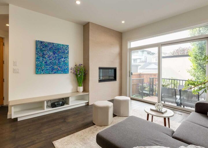 Property Photo:  1812 Kensington Road NW 2  AB T2N 3R3 