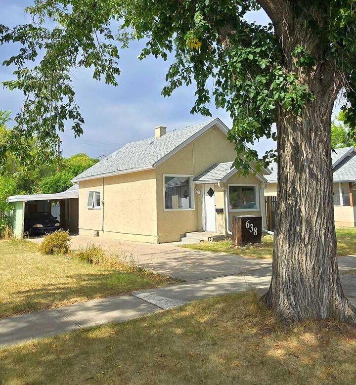 Property Photo:  638 12A Street N  AB T1H 2J9 